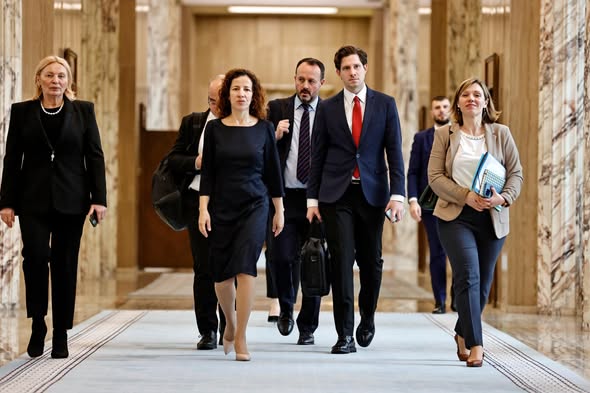 source: https://www.facebook.com/roxanaminzatubrasov/posts/pfbid0gUZtbNdw9uJsNQECJAgBkdLanvCo4PVtKVdDYKnGUU6oXGQgDnE73hCkgVJ6ViR4l