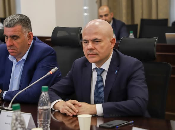 source: https://www.facebook.com/bursadevaloribucuresti/posts/pfbid036ZoDFChYZrrPxeSaoU3QQiCZArW2Bb2E4s9cisEirrteEKa9ecCXpwxjWgXNig95l