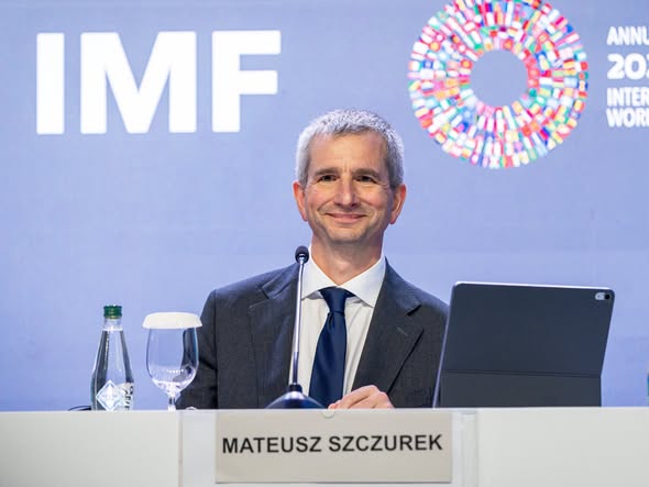 source: https://www.facebook.com/imf/posts/pfbid02MHV3xjrSpjrVptBc1t1TQQv84KxZj5NHrWiyQETrudx6FRqB9DmkSR5ZDWykCJKl